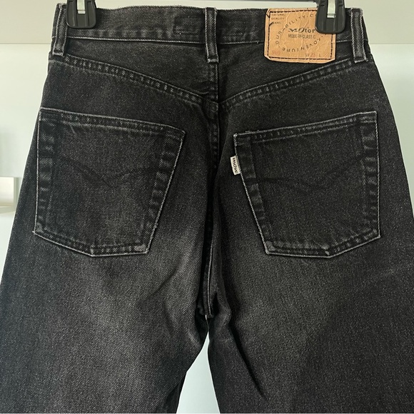 Vintage High-waisted Black Wash Straight Leg Jeans - Picture 5 of 10